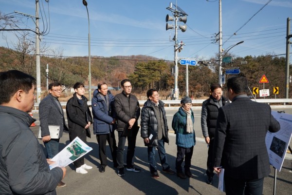 20191127 행정사무감사 현지확인(도시건설위원회)(1)-용인도시계획도로 수지 소1-69호 현장.jpg