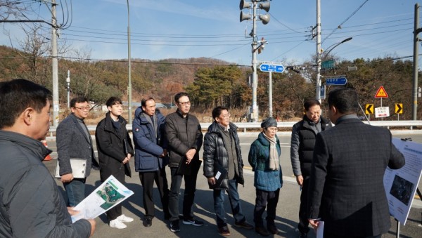 20191127 행정사무감사 현지확인(도시건설위원회)(1)-용인도시계획도로 수지 소1-69호 현장.jpg