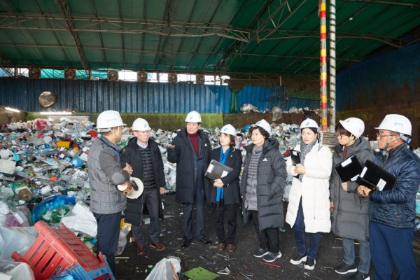 20191129 행정사무감사 현지확인(경제환경위원회)(1)-용인시재활용센터.jpg