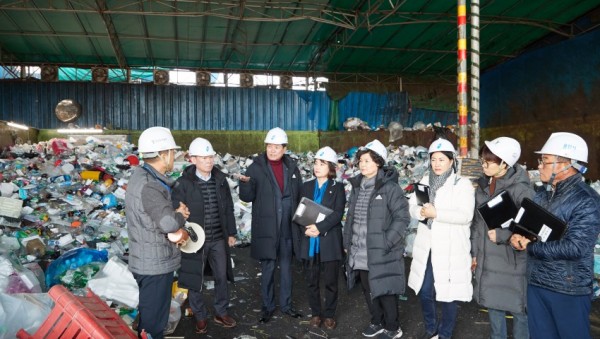 20191129 행정사무감사 현지확인(경제환경위원회)(1)-용인시재활용센터.jpg