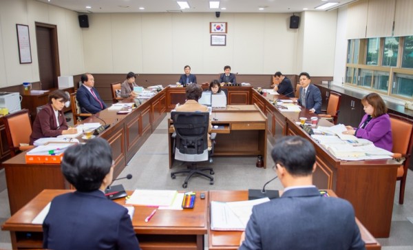 제238회 제2차 정례회 행감 7일차(1)-자치행정위원회.JPG