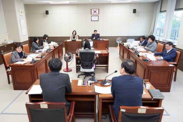 20191204 제238회 제2차 정례회 행감 8일차(3)-경제환경위원회.jpg