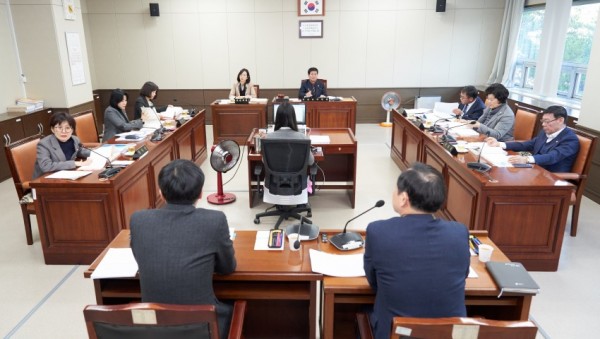 20191204 제238회 제2차 정례회 행감 8일차(3)-경제환경위원회.jpg