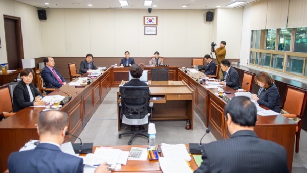 20191205 제238회 제2차 정례회 행감 9일차(1)-자치행정위원회.JPG