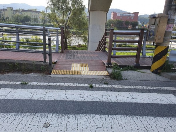 처인구 점자블럭 보수 후.jpg