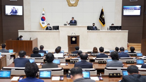 20200407 용인시의회, 제242회 임시회 폐회.jpg