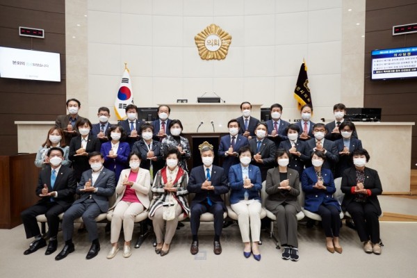 20200427 용인시의회, 덕분에 챌린지 캠페인 동참(1).jpg