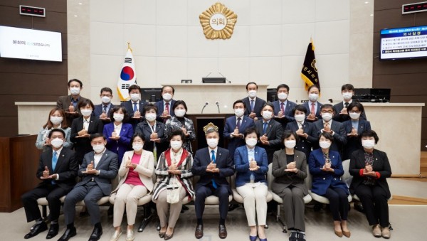 20200427 용인시의회, 덕분에 챌린지 캠페인 동참(1).jpg