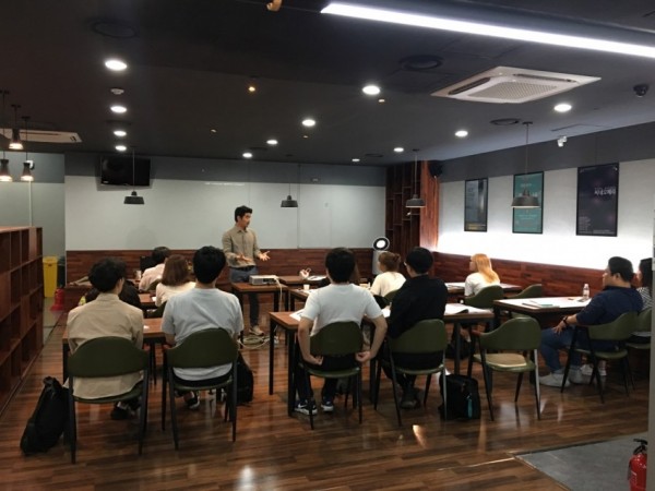 2019년 무대예술연수생 이론교육을 받고 있는 모습.JPG
