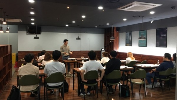 2019년 무대예술연수생 이론교육을 받고 있는 모습.JPG