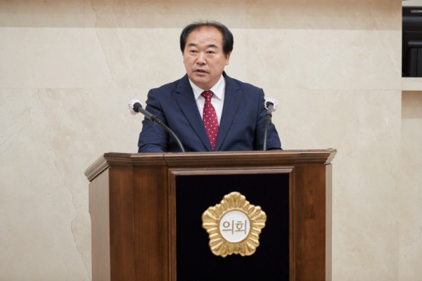 20200612 제244회 정례회 제2차 본회의-시정질문(김운봉 의원).jpg