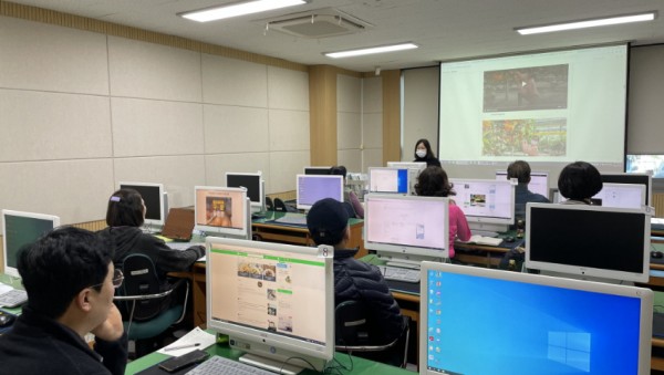 8. 용인특례시가 농업인 무료 정보화교육을 한다 (1).JPG