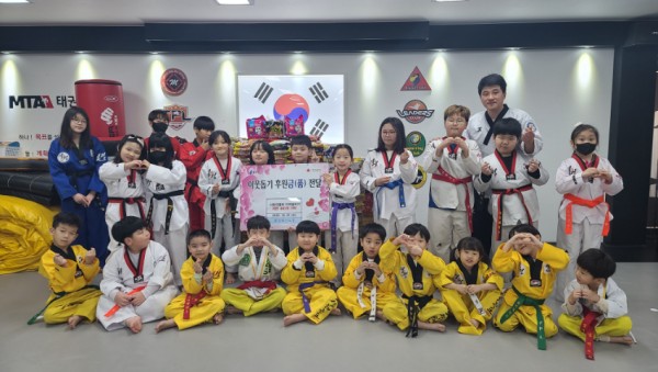 열정태권도장이 모현읍에 라면 400개를 기탁했다..jpg