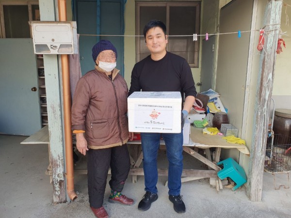 [사진] 용인시기흥노인복지관, 위기 및 취약노인지원사업 ‘명절맞이 식생활 선물세트 지원’ 1.jpg