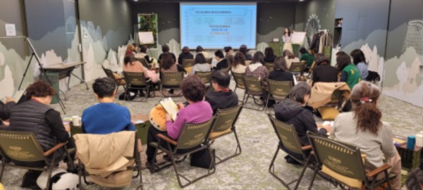 2-2. 지난 11일 마무리된 용인특례시의 힐링 체험 프로그램 참가자들의 모습.jpg