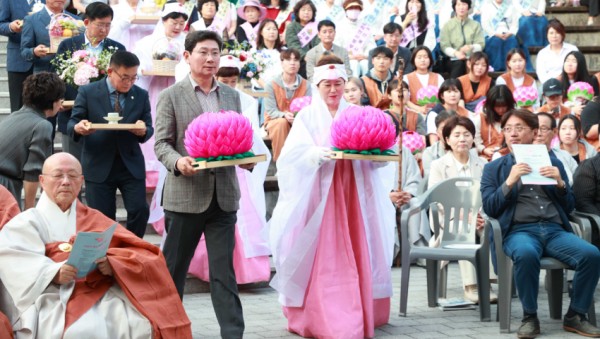 2-1. 지난 4일 용인특례시청 야외음악당에서 열린 