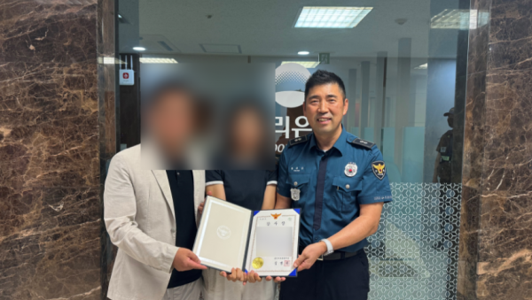 감사장 수여 사진.png