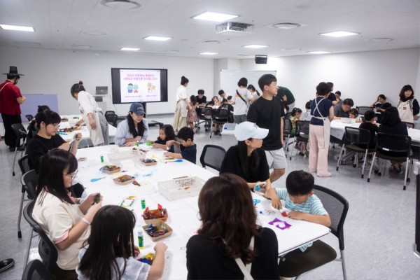 [사진자료] 추석 특별 문화예술교육 프로그램  ‘아트러너 체험부스’.jpg