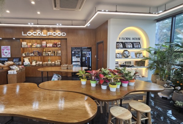 5-2. 용인특례시는 죽전휴게소 로컬푸드 행복장터를 새단장했다.jpg