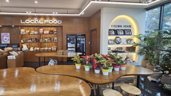 5-2. 용인특례시는 죽전휴게소 로컬푸드 행복장터를 새단장했다.jpg