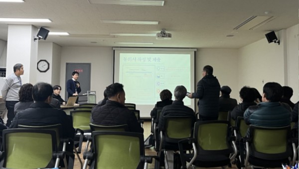 5. 용인특례시가 지난해 진행한 지적재조사 사업 주민설명회.jpg