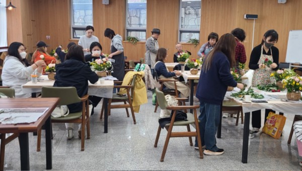 8. 지난해 용인특례시 생활원예교육 수강생들이 교육받고 있는 모습.jpg