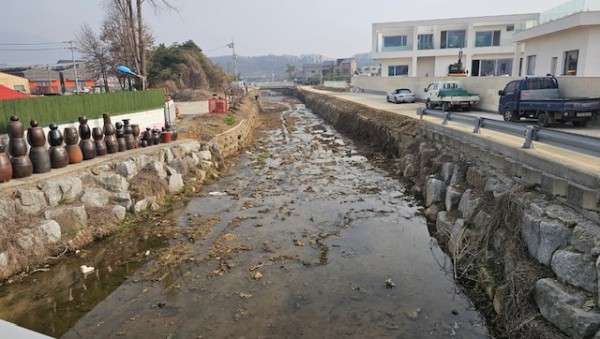 10. 깨끗하게 정비된 평촌소하천.JPG