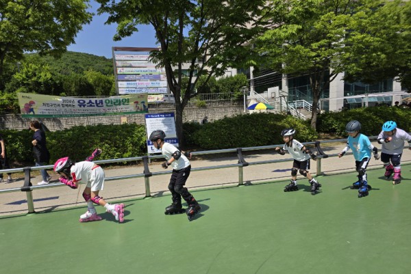 9. 유소년 체육 수업에 참여 중인 어린이들.jpg
