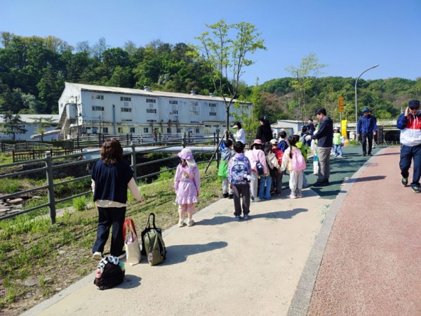 3-1. 상하동 EM 흙공 던지기 생태하천 정화활동.jpg