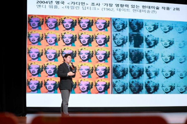 4 이상일 용인특례시장이 7일 서초문화예술회관에서 강연하고 있다.JPG