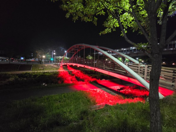 250515 12-1. 전대리 인도교에 설치된 LED 조명 전경.jpg