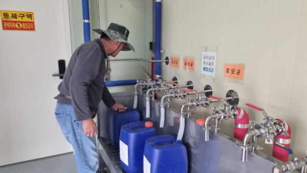 3. 용인특례시는 친환경농업에 사용되는 유용미생물을 농가에 무상으로 공급하고 있다.jpeg