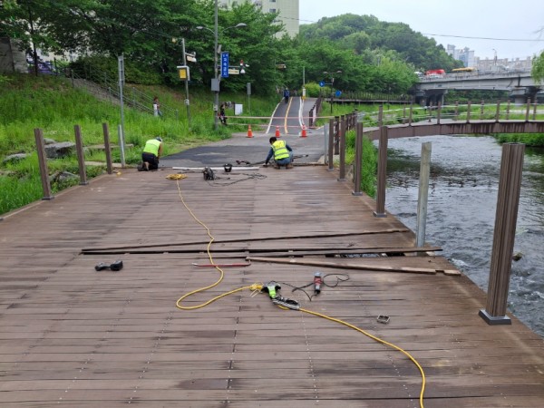 8. 수지구 하천 편의시설 정비.jpg