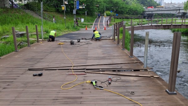8. 수지구 하천 편의시설 정비.jpg