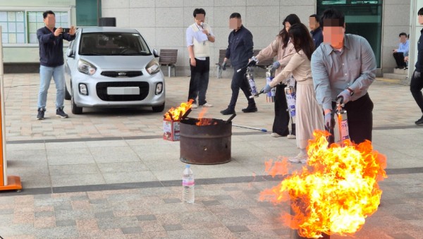 11. 19일 시청 하늘광장에서 소방훈련이 이뤄지고 있다.jpeg