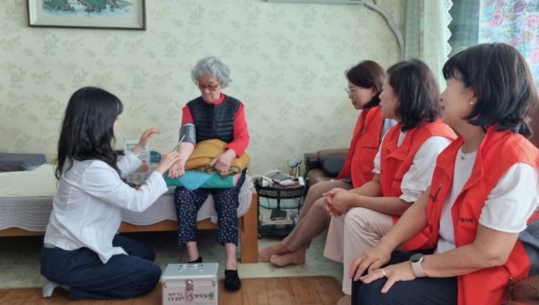 6-1. 영덕2동, 찾아가는 건강상담 ‘건강길잡이’.jpg