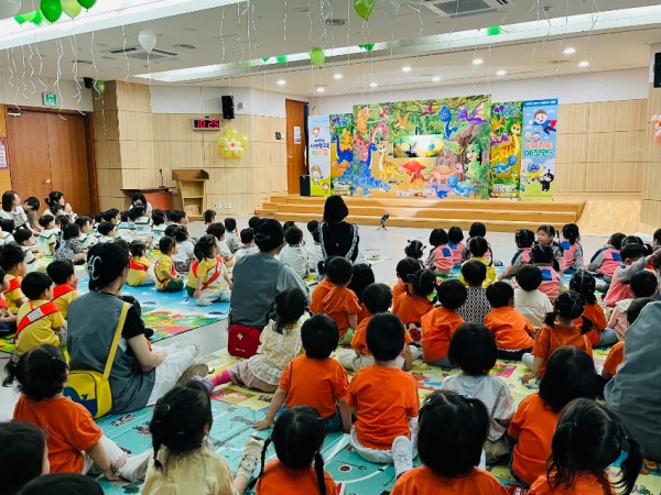 8. 용인특례시 급식관리지원센터 가 개최한 인형극 현장 모습.jpg