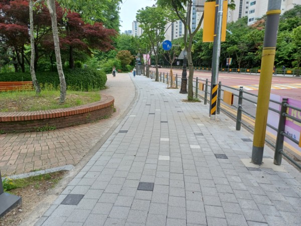 1-2. 용인특례시 수지구 내 주요 도로 보행 환경 개선 사진.jpg