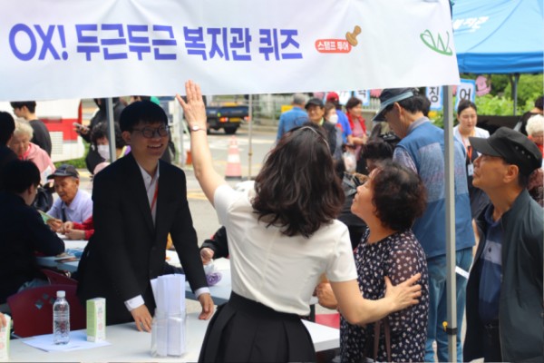 [사진2] 용인시기흥노인복지관, 개관 10주년 기념 2025 기흥 효 행복드림 성황리 개최.JPG