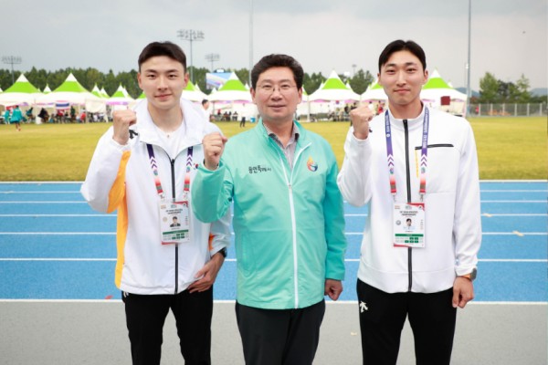 6-2. 이상일 용인특례시장(가운데)이 29일 경북 구미에서 열린 