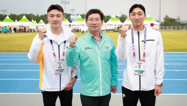 6-2. 이상일 용인특례시장(가운데)이 29일 경북 구미에서 열린 