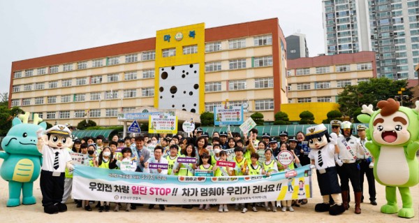 12-1. 10일 이상일 용인특례시장이 마북초등학교에서 열린 