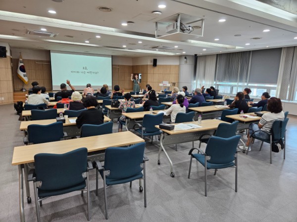 6. 위탁가정 부모 대상 아동 양육 교육.jpg