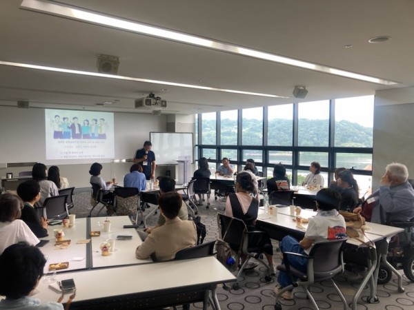 4-2. 용인특례시는 10일 장애인 평생교육시설 종사자를 대상으로 연수를 진행했다..jpg