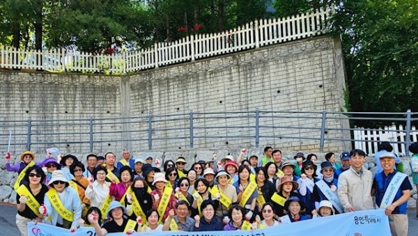 13-1. 마북동 하천 정화활동.jpg