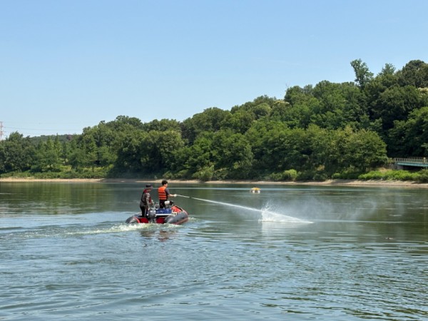 8. 용인특례시가 여름철 기흥저수지 수질관리 위한 방제활동 진행했다. (1).jpeg