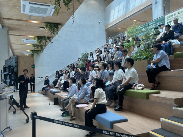 10. 이상일 시장 동천도서관 미술 강연.jpg