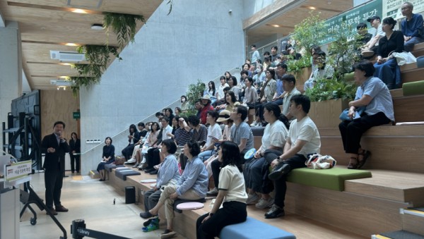 10. 이상일 시장 동천도서관 미술 강연.jpg