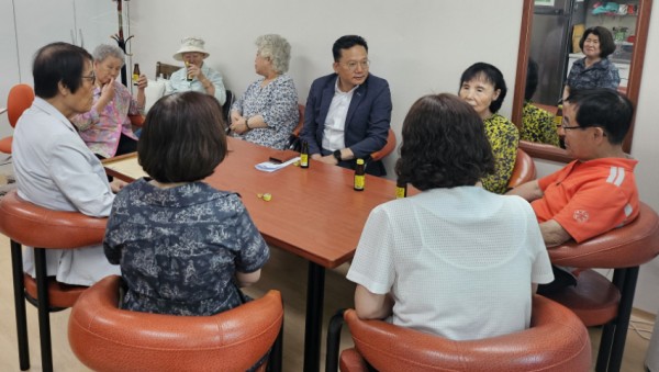 250619 7-1. 수지구 우수경로당 현장 방문.jpg