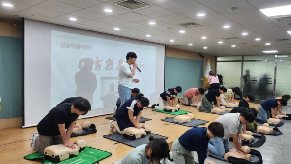 5-2. 용인특례시 기흥구가 25일 청사 내 소방훈련과 응급처치 교육을 진행했다..jpg